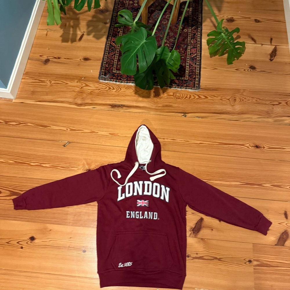 Women’s burgundy London Hoodie Sz small great condition!!